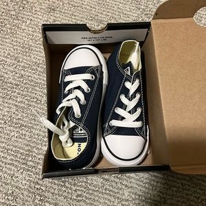 NWT size 9 toddler/preschool navy blue chucks